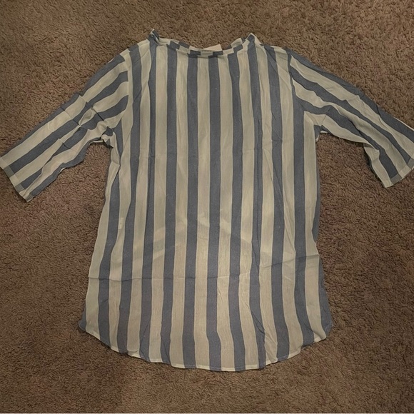 Hayden 
Womens size medium 
NWT 
Blue and White Striped Top - Picture 2 of 2